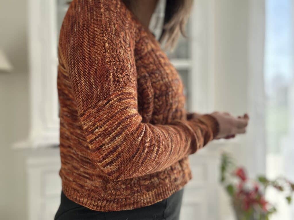 Massette, un gilet à torsades au tricot ! (Appel au test) - Patron de tricot pour femme - Maloraé Designs