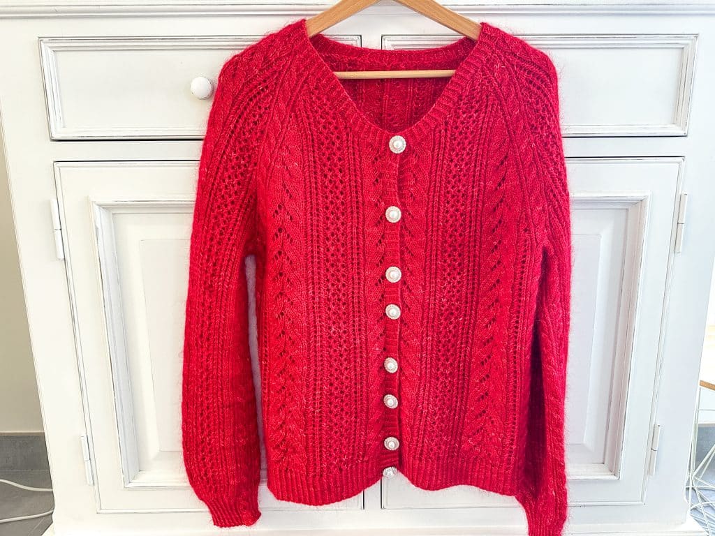 Grémil cardigan, un gilet raglan en dentelle ! (Appel au test) - Patron de gilet en dentelle pour femme au tricot - Maloraé Designs