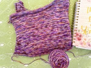 Brunnère (manches courtes) - Pull au tricot - Nouveau patron de tricot pour femme - podcast épisode 74 - Maloraé Designs