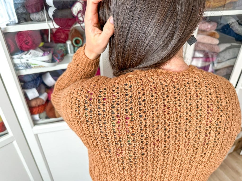 Burnt Toffee - Patron de gilet au tricot - Dentelle - Maloraé Designs