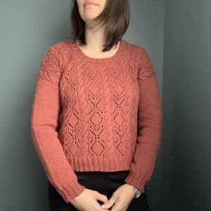 Dipladénia, un pull pour femme tricoté en dentelle et torsades ! - Patron de tricot - Maloraé Designs