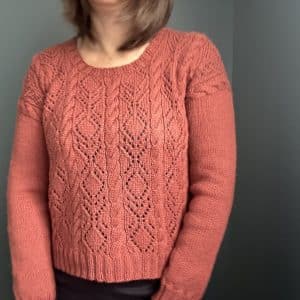 Dipladénia, un pull pour femme tricoté en dentelle et torsades ! - Patron de tricot - Maloraé Designs