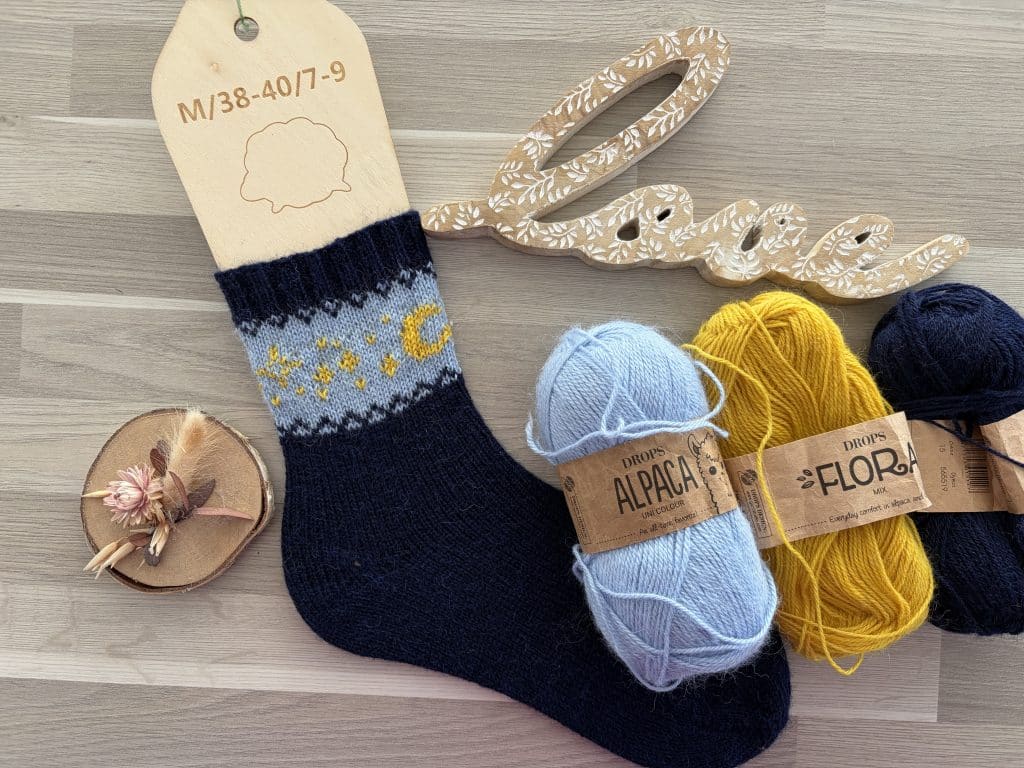 Sélène - Patron de chaussettes au tricot en jacquard - Maloraé Designs