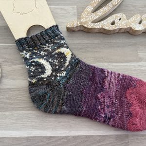 Galaktos - Patron de chaussettes au tricot en jacquard - Maloraé Designs