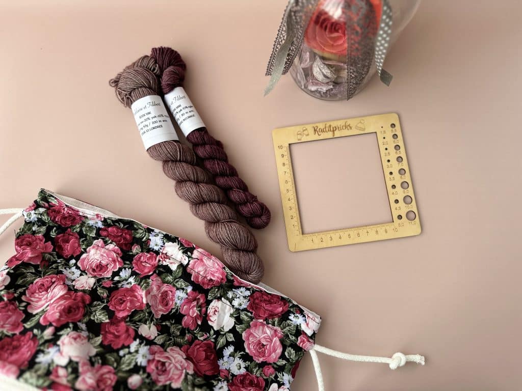 Pompadour, patron de mitaines au tricot pour femme ! - Patron de tricot facile - Maloraé Designs