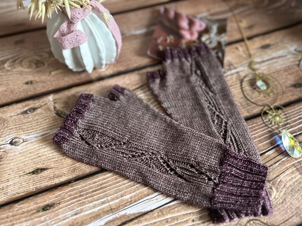 Pompadour, patron de mitaines au tricot pour femme ! - Patron de tricot facile - Maloraé Designs
