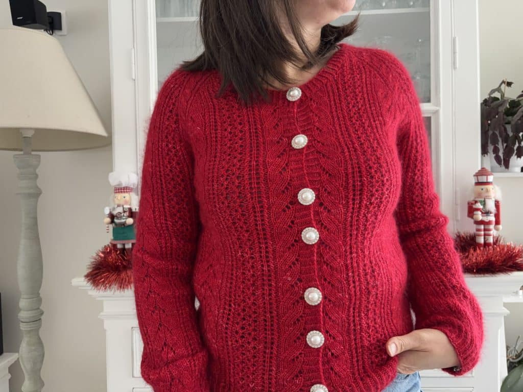 Grémil cardigan, un gilet moelleux en dentelle au tricot ! - Patron de gilet au tricot pour femme - Maloraé Designs