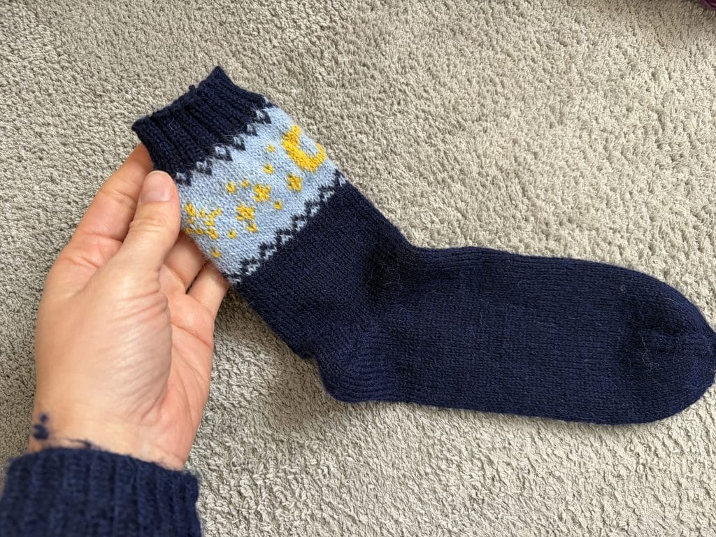 Chaussettes Sélène - Patron de chaussettes au tricot en jacquard - Maloraé Designs