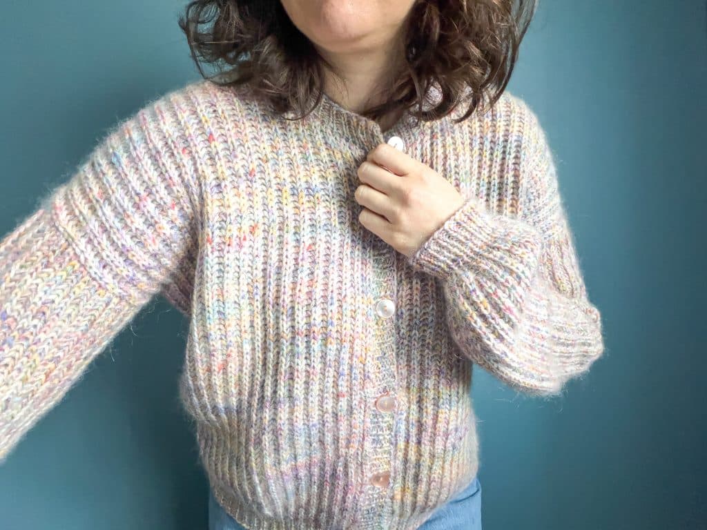 Hélénie, gilet femme en côtes anglaises au tricot ! - Patron de tricot - Maloraé Designs