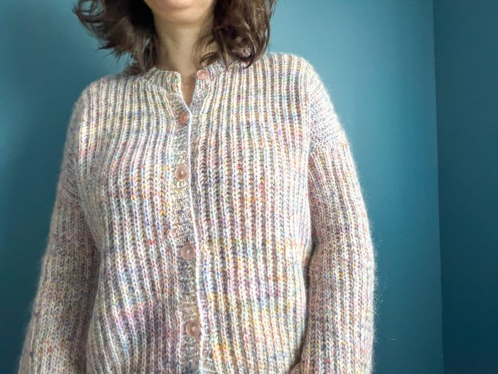 Hélénie, gilet femme en côtes anglaises au tricot ! - Patron de tricot - Maloraé Designs