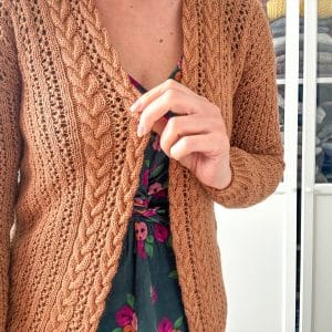 Burnt Toffee - Patron de gilet au tricot - Dentelle - Maloraé Designs