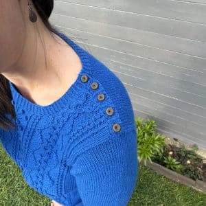 Brunnère, un pull à torsades au tricot pour femme - Patron tricot pour femme - Maloraé Designs