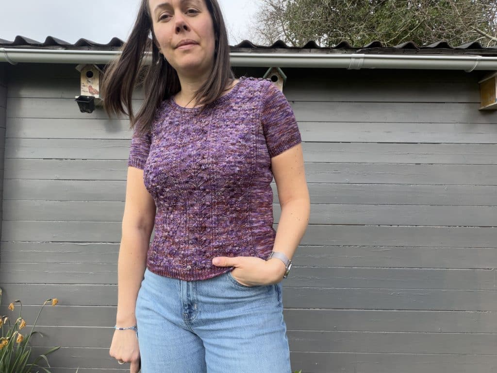 Brunnère, un pull à torsades au tricot pour femme - Patron tricot pour femme - Maloraé Designs
