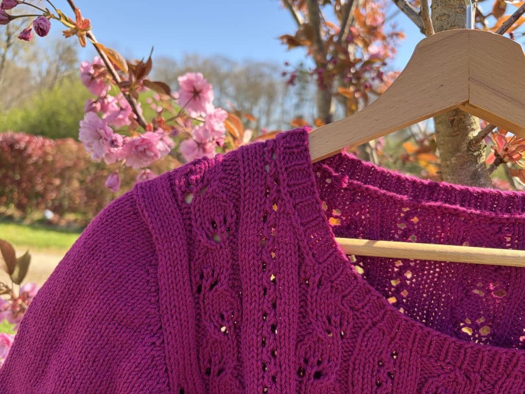 Oleandra, Un tee-shirt en dentelle au tricot pour femme - Patron de tricot - Maloraé Designs