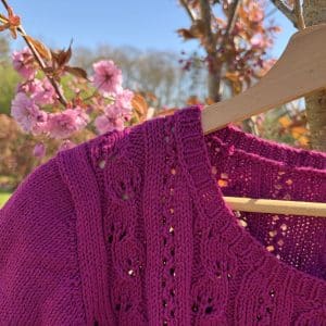 Oléandra, Un tee-shirt en dentelle au tricot pour femme - Patron de tricot - Maloraé Designs