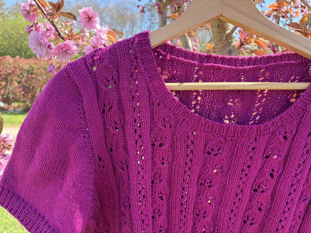 Oleandra, Un tee-shirt en dentelle au tricot pour femme - Patron de tricot - Maloraé Designs