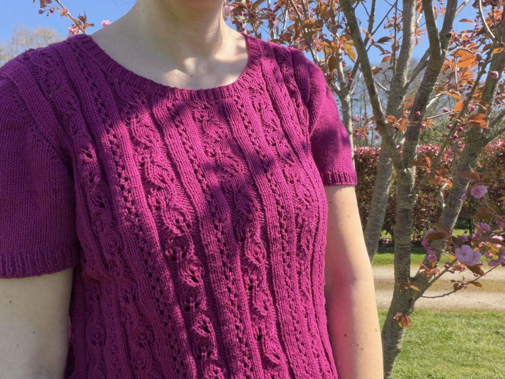 Oléandra, Un tee-shirt en dentelle au tricot pour femme - Patron de tricot - Maloraé Designs
