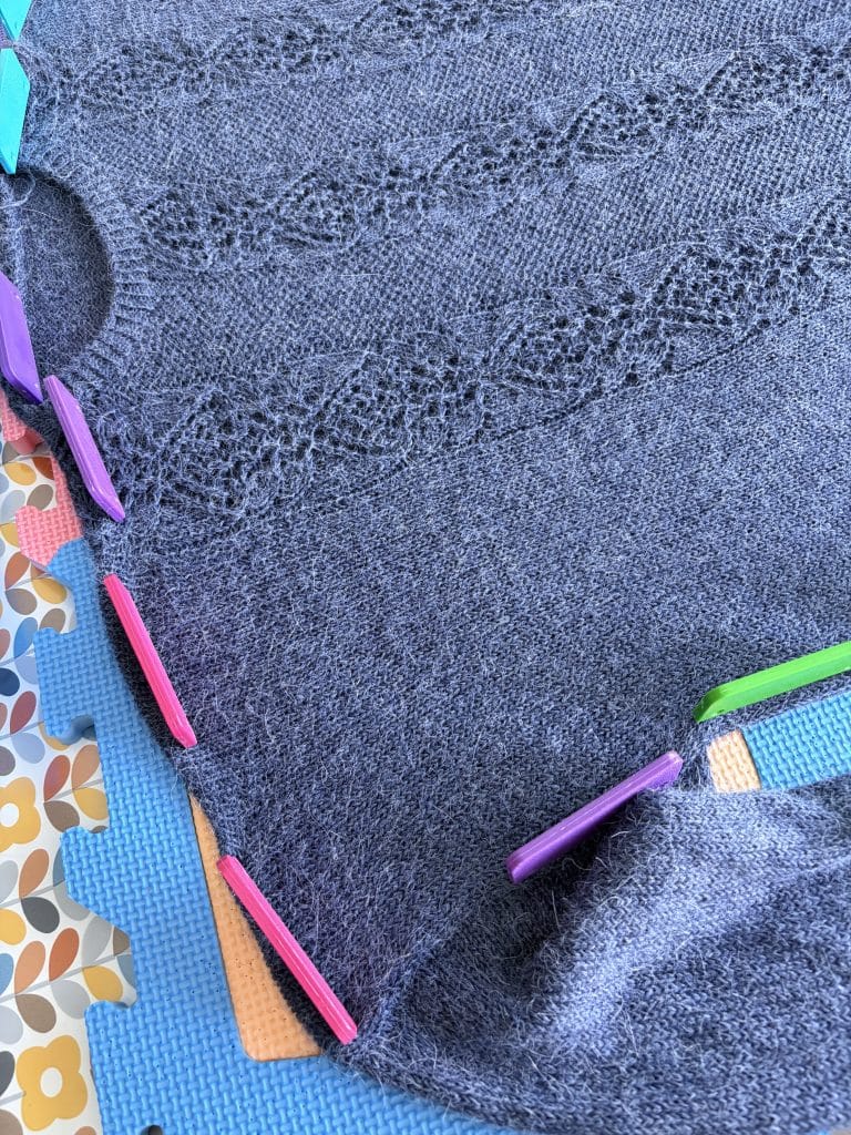 Azorelle - Modèle de pull au tricot pour femme -patron de tricot - Maloraé Designs